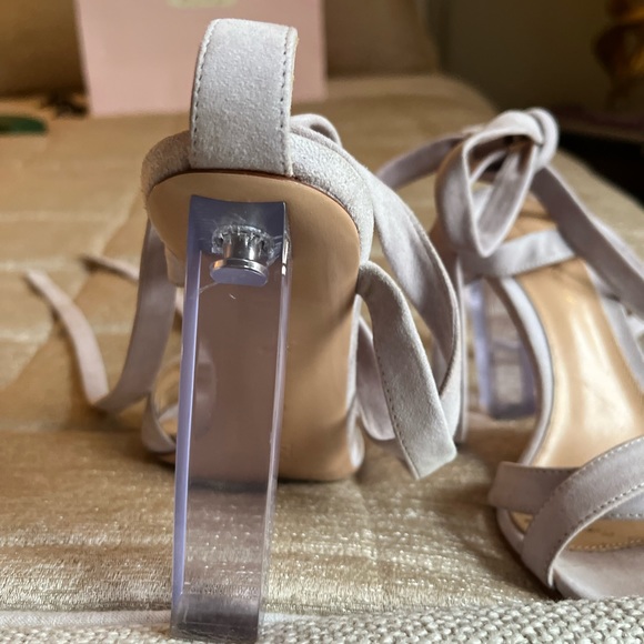 Gianvito Rossi suede and lucite lavender ankle wrap - Picture 2 of 7